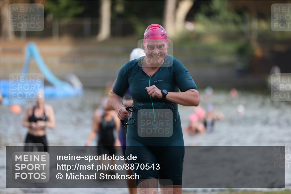 14.09.2025 - Stadtparktriathlon Michael Strokosch http://msf.ph/oto/8870543 14.09.2025 11:14:30 Schwimmen 939, 941, 946, 966 meine-sportfotos.de
