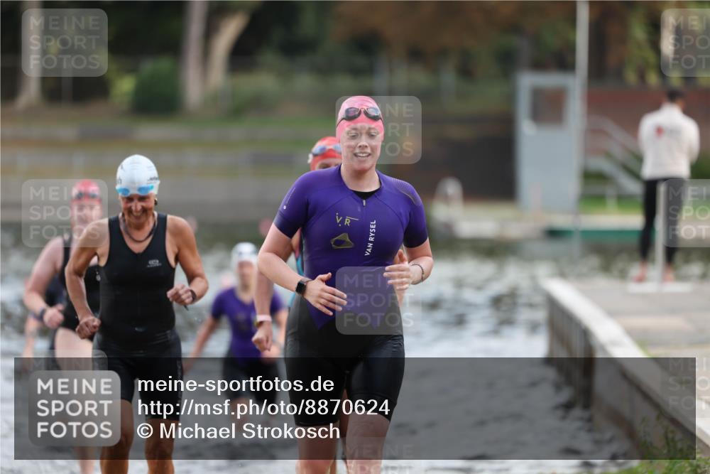14.09.2025 - Stadtparktriathlon Michael Strokosch http://msf.ph/oto/8870624 14.09.2025 11:15:03 Schwimmen 948, 974, 980, 998, 1008, 1014 meine-sportfotos.de