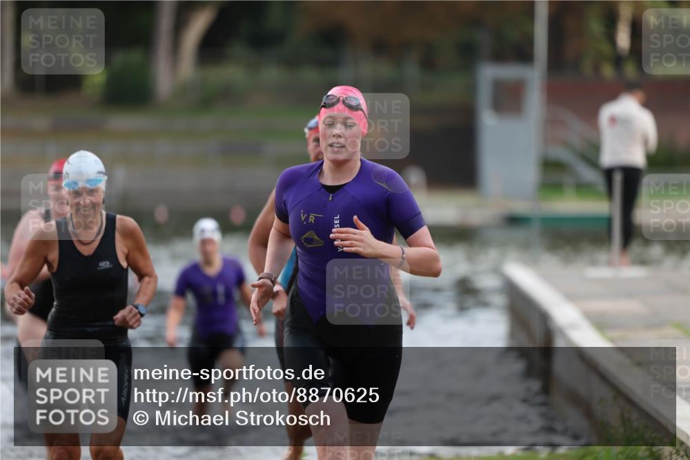 14.09.2025 - Stadtparktriathlon Michael Strokosch http://msf.ph/oto/8870625 14.09.2025 11:15:04 Schwimmen 948, 974, 980, 998, 1008, 1014 meine-sportfotos.de
