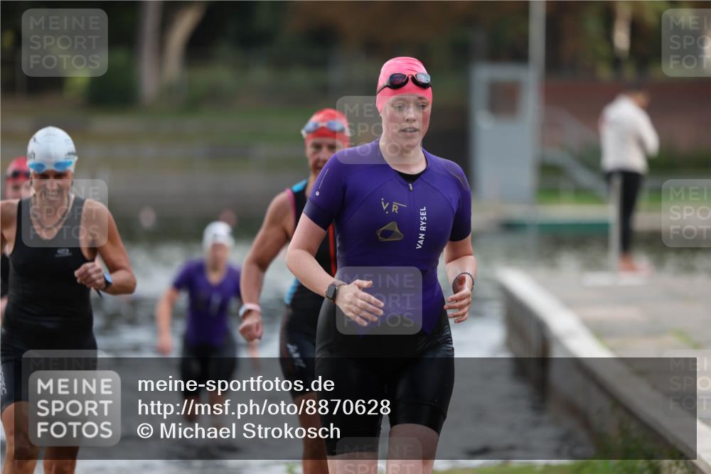 14.09.2025 - Stadtparktriathlon Michael Strokosch http://msf.ph/oto/8870628 14.09.2025 11:15:04 Schwimmen 948, 974, 980, 998, 1008, 1014 meine-sportfotos.de