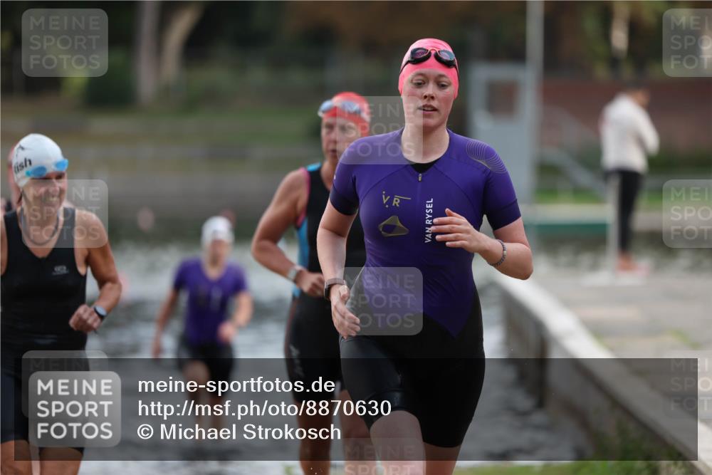 14.09.2025 - Stadtparktriathlon Michael Strokosch http://msf.ph/oto/8870630 14.09.2025 11:15:04 Schwimmen 948, 974, 980, 998, 1008, 1014 meine-sportfotos.de