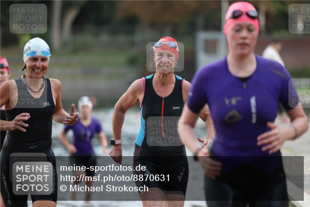 14.09.2025 - Stadtparktriathlon Michael Strokosch http://msf.ph/oto/8870631 14.09.2025 11:15:05 Schwimmen 948, 974, 980, 998, 1008, 1014 meine-sportfotos.de