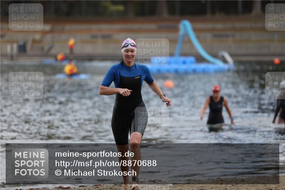 14.09.2025 - Stadtparktriathlon Michael Strokosch http://msf.ph/oto/8870688 14.09.2025 11:15:41 Schwimmen 924, 972, 994 meine-sportfotos.de