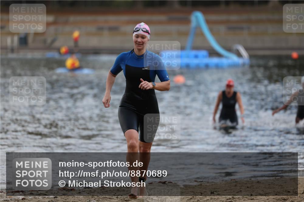 14.09.2025 - Stadtparktriathlon Michael Strokosch http://msf.ph/oto/8870689 14.09.2025 11:15:41 Schwimmen 924, 972, 994 meine-sportfotos.de