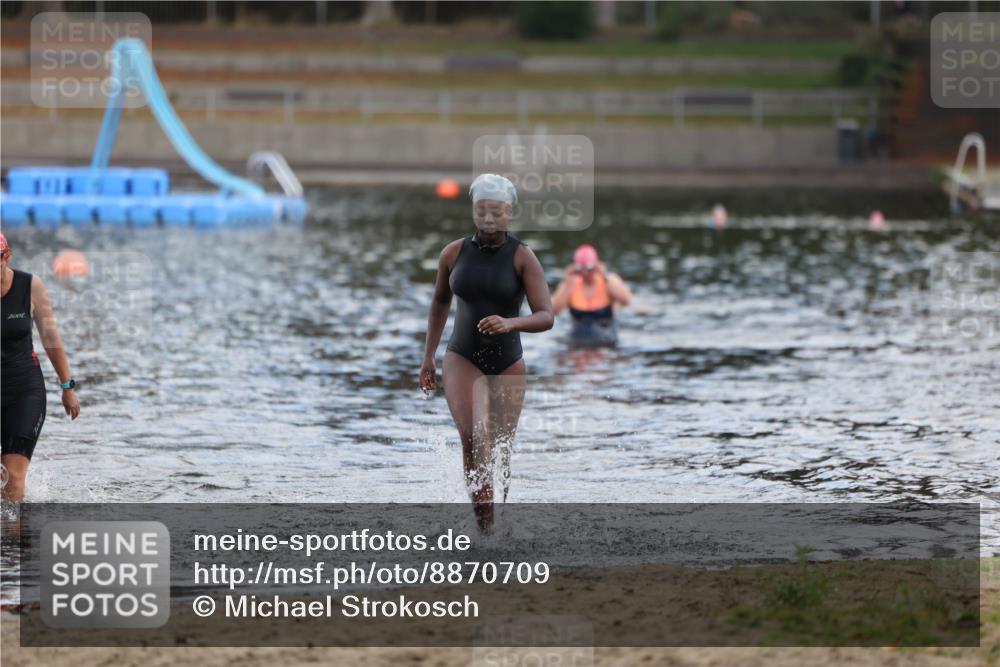 14.09.2025 - Stadtparktriathlon Michael Strokosch http://msf.ph/oto/8870709 14.09.2025 11:15:47 Schwimmen 924, 994, 1005 meine-sportfotos.de