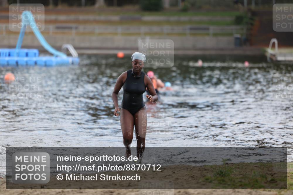 14.09.2025 - Stadtparktriathlon Michael Strokosch http://msf.ph/oto/8870712 14.09.2025 11:15:48 Schwimmen 924, 1005 meine-sportfotos.de