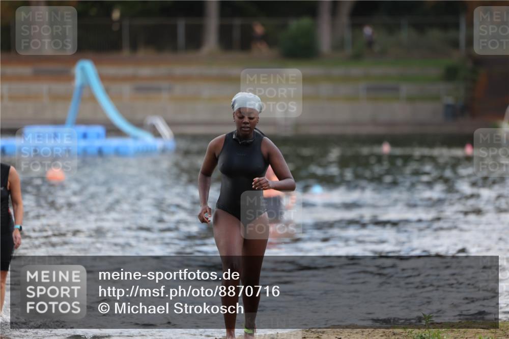 14.09.2025 - Stadtparktriathlon Michael Strokosch http://msf.ph/oto/8870716 14.09.2025 11:15:50 Schwimmen 924, 1005 meine-sportfotos.de
