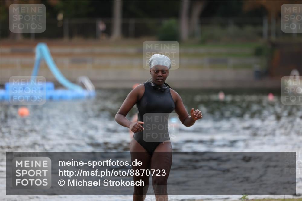 14.09.2025 - Stadtparktriathlon Michael Strokosch http://msf.ph/oto/8870723 14.09.2025 11:15:51 Schwimmen 924, 1005 meine-sportfotos.de
