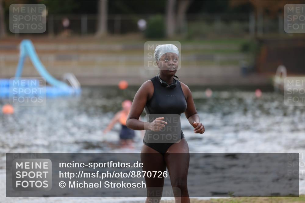 14.09.2025 - Stadtparktriathlon Michael Strokosch http://msf.ph/oto/8870726 14.09.2025 11:15:51 Schwimmen 924, 1005 meine-sportfotos.de
