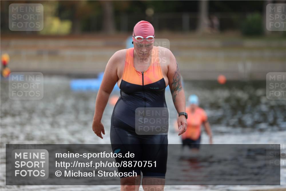14.09.2025 - Stadtparktriathlon Michael Strokosch http://msf.ph/oto/8870751 14.09.2025 11:16:13 Schwimmen 962, 986 meine-sportfotos.de