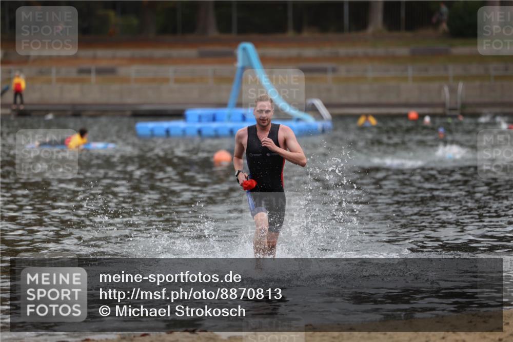 14.09.2025 - Stadtparktriathlon Michael Strokosch http://msf.ph/oto/8870813 14.09.2025 11:28:10 Schwimmen 1069 meine-sportfotos.de