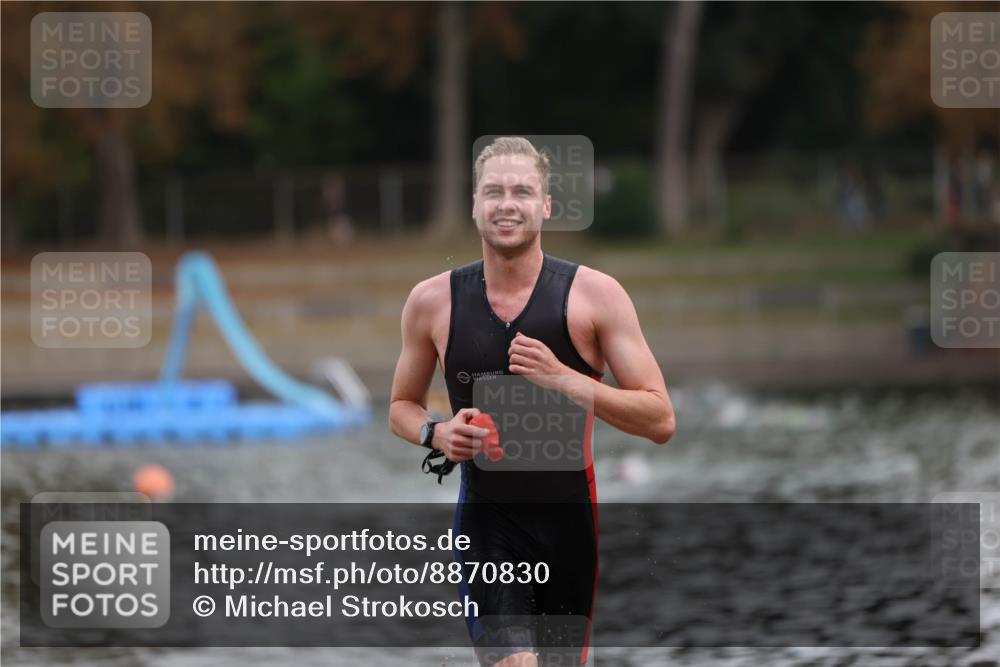 14.09.2025 - Stadtparktriathlon Michael Strokosch http://msf.ph/oto/8870830 14.09.2025 11:28:14 Schwimmen 1069, 1093 meine-sportfotos.de