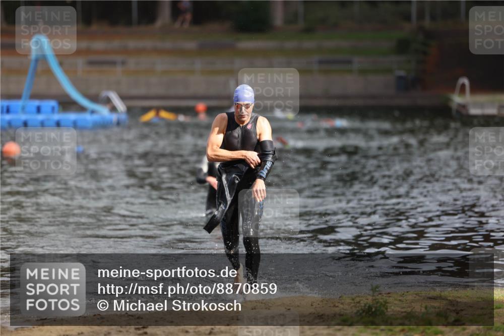 14.09.2025 - Stadtparktriathlon Michael Strokosch http://msf.ph/oto/8870859 14.09.2025 11:28:39 Schwimmen 1067, 1082 meine-sportfotos.de