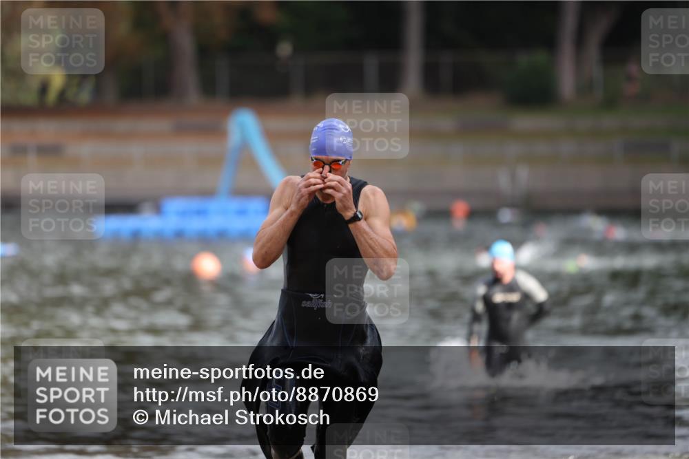 14.09.2025 - Stadtparktriathlon Michael Strokosch http://msf.ph/oto/8870869 14.09.2025 11:28:41 Schwimmen 1067, 1082 meine-sportfotos.de