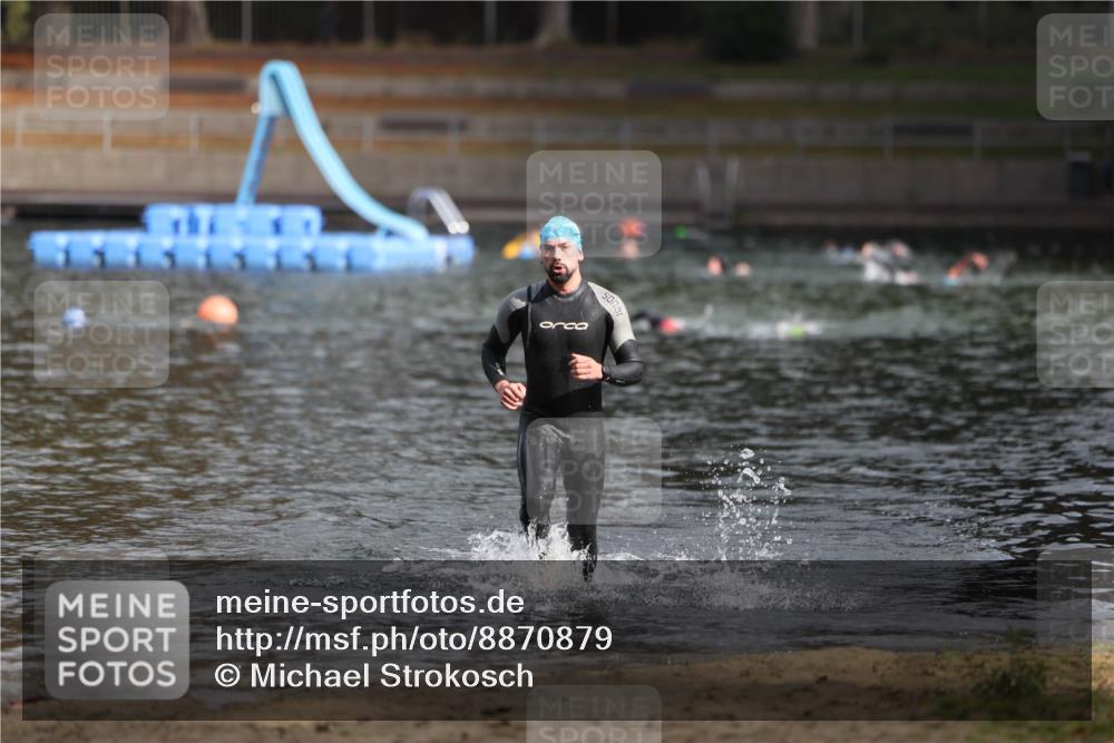 14.09.2025 - Stadtparktriathlon Michael Strokosch http://msf.ph/oto/8870879 14.09.2025 11:28:45 Schwimmen 1067, 1082 meine-sportfotos.de