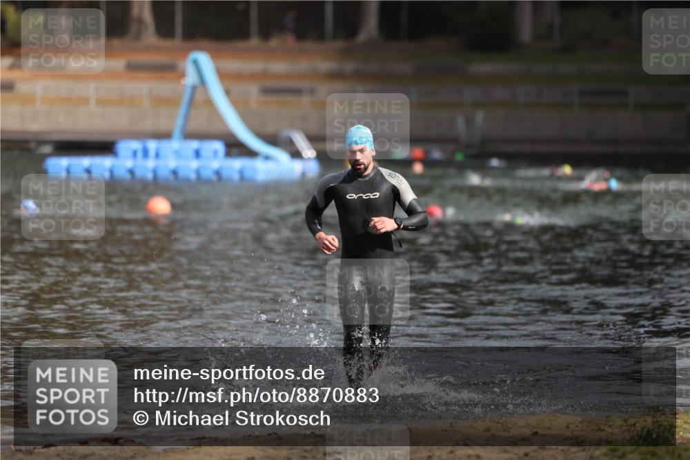 14.09.2025 - Stadtparktriathlon Michael Strokosch http://msf.ph/oto/8870883 14.09.2025 11:28:46 Schwimmen 1067, 1082 meine-sportfotos.de