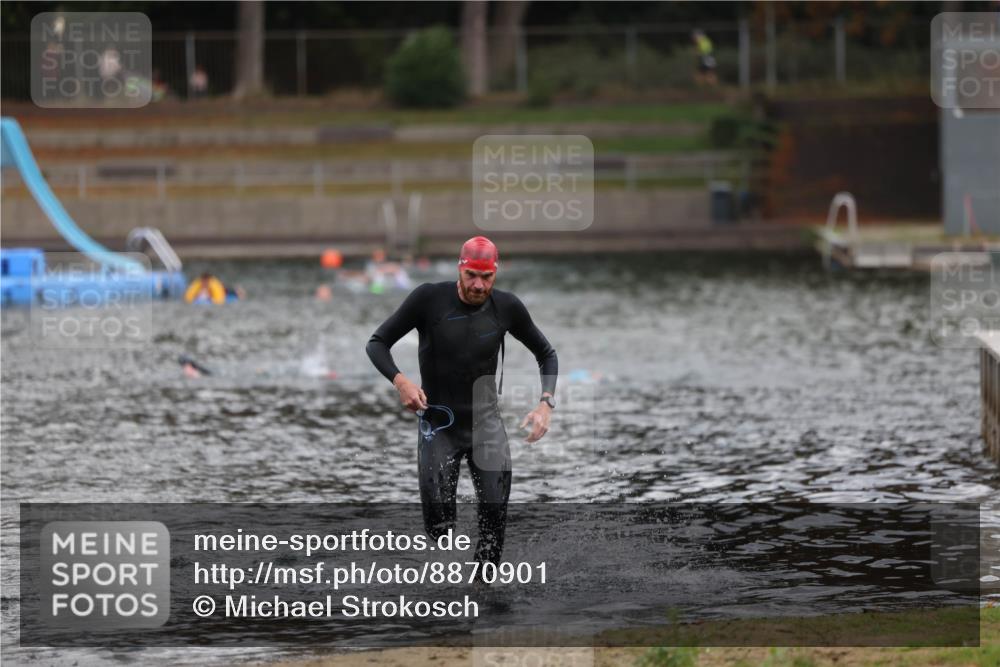 14.09.2025 - Stadtparktriathlon Michael Strokosch http://msf.ph/oto/8870901 14.09.2025 11:29:22 Schwimmen 1076, 1103 meine-sportfotos.de