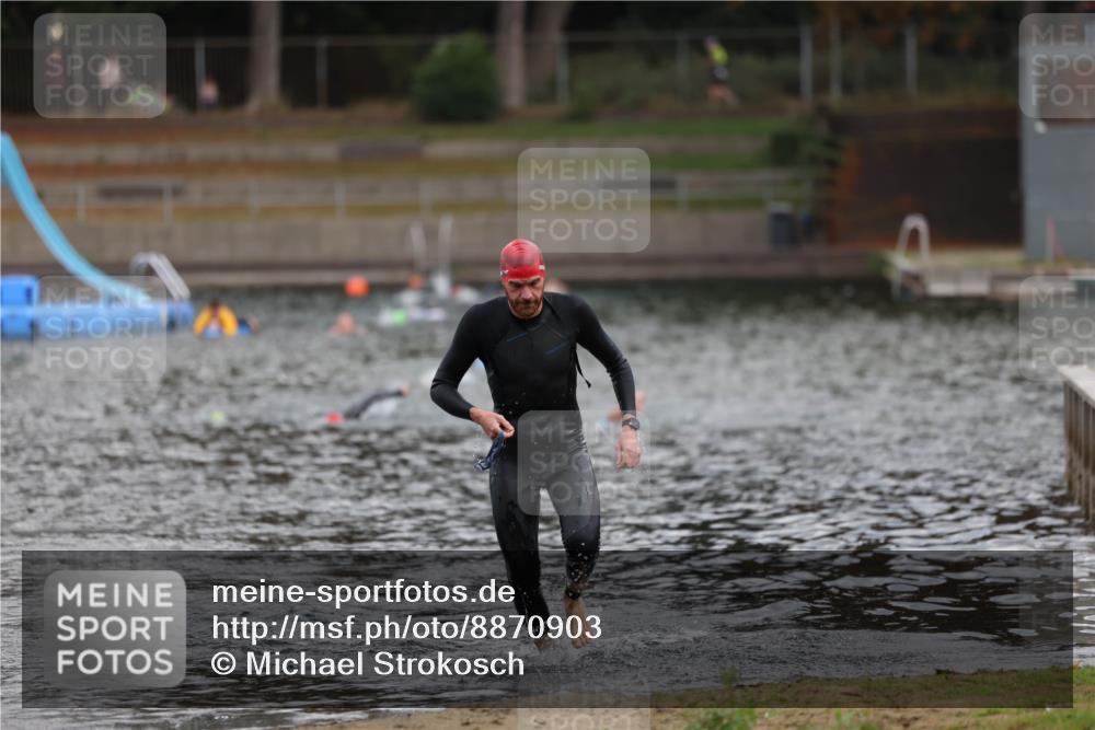 14.09.2025 - Stadtparktriathlon Michael Strokosch http://msf.ph/oto/8870903 14.09.2025 11:29:22 Schwimmen 1076, 1103 meine-sportfotos.de