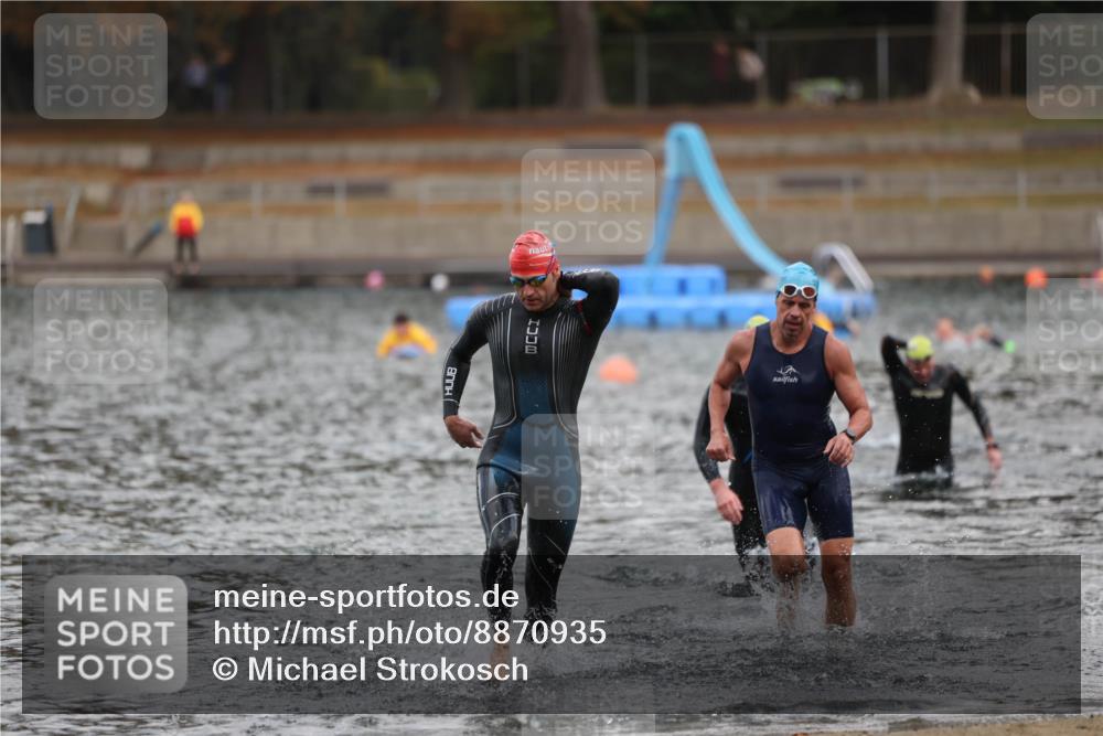14.09.2025 - Stadtparktriathlon Michael Strokosch http://msf.ph/oto/8870935 14.09.2025 11:29:45 Schwimmen 1035, 1036, 1097 meine-sportfotos.de