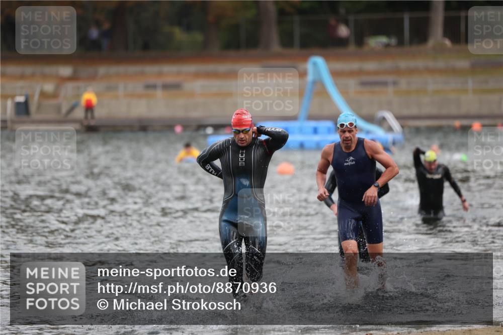 14.09.2025 - Stadtparktriathlon Michael Strokosch http://msf.ph/oto/8870936 14.09.2025 11:29:45 Schwimmen 1035, 1036, 1097 meine-sportfotos.de