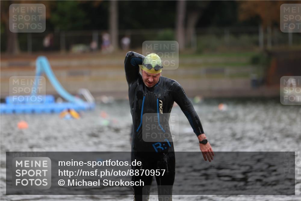 14.09.2025 - Stadtparktriathlon Michael Strokosch http://msf.ph/oto/8870957 14.09.2025 11:29:54 Schwimmen 1035, 1083, 1097 meine-sportfotos.de