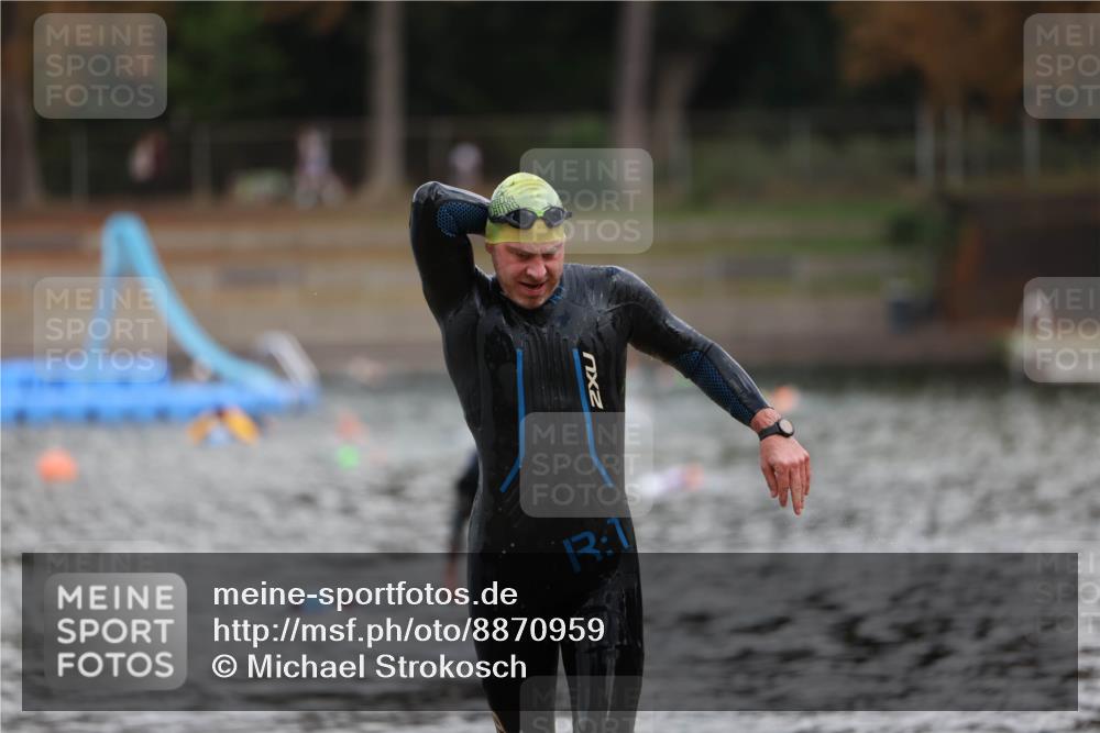 14.09.2025 - Stadtparktriathlon Michael Strokosch http://msf.ph/oto/8870959 14.09.2025 11:29:54 Schwimmen 1035, 1083, 1097 meine-sportfotos.de
