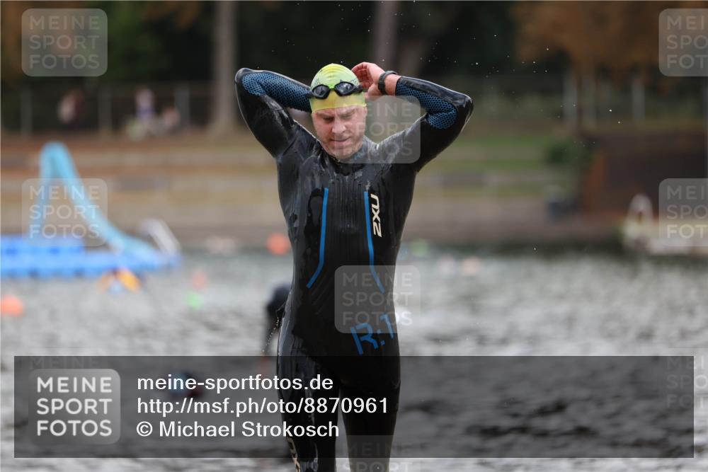 14.09.2025 - Stadtparktriathlon Michael Strokosch http://msf.ph/oto/8870961 14.09.2025 11:29:55 Schwimmen 1035, 1083, 1097 meine-sportfotos.de