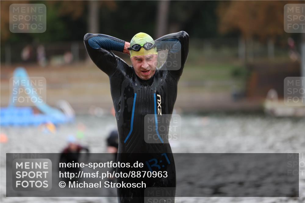 14.09.2025 - Stadtparktriathlon Michael Strokosch http://msf.ph/oto/8870963 14.09.2025 11:29:55 Schwimmen 1035, 1083, 1097 meine-sportfotos.de