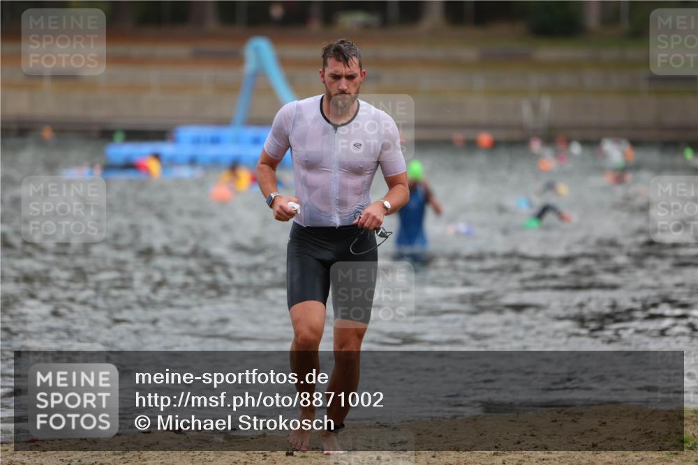 14.09.2025 - Stadtparktriathlon Michael Strokosch http://msf.ph/oto/8871002 14.09.2025 11:30:19 Schwimmen 1023 meine-sportfotos.de