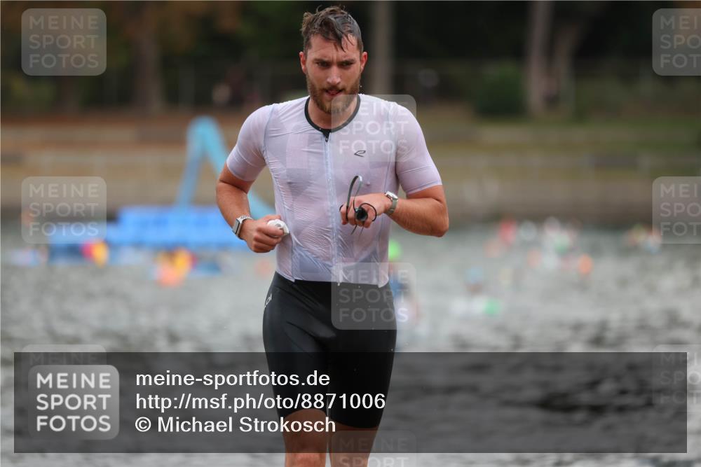 14.09.2025 - Stadtparktriathlon Michael Strokosch http://msf.ph/oto/8871006 14.09.2025 11:30:20 Schwimmen 1023 meine-sportfotos.de