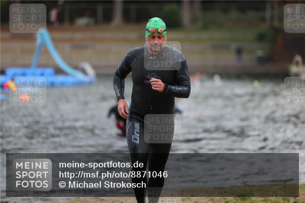 14.09.2025 - Stadtparktriathlon Michael Strokosch http://msf.ph/oto/8871046 14.09.2025 11:30:44 Schwimmen 1072, 1092, 1115 meine-sportfotos.de