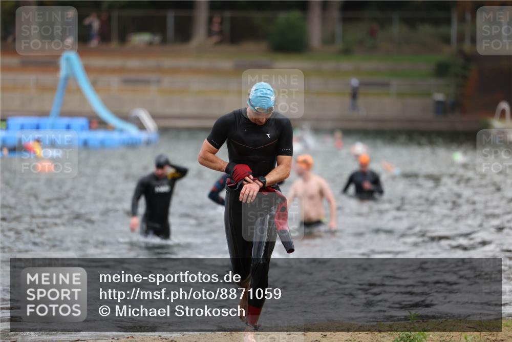 14.09.2025 - Stadtparktriathlon Michael Strokosch http://msf.ph/oto/8871059 14.09.2025 11:30:54 Schwimmen 1072, 1112 meine-sportfotos.de