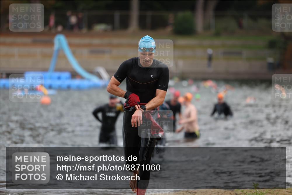 14.09.2025 - Stadtparktriathlon Michael Strokosch http://msf.ph/oto/8871060 14.09.2025 11:30:55 Schwimmen 1072, 1099, 1112 meine-sportfotos.de
