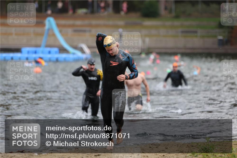 14.09.2025 - Stadtparktriathlon Michael Strokosch http://msf.ph/oto/8871071 14.09.2025 11:30:59 Schwimmen 1048, 1072, 1099, 1112 meine-sportfotos.de