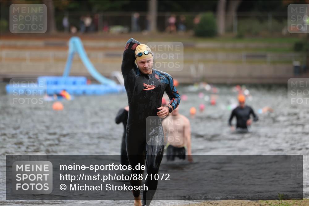 14.09.2025 - Stadtparktriathlon Michael Strokosch http://msf.ph/oto/8871072 14.09.2025 11:31:00 Schwimmen 1048, 1072, 1099, 1112 meine-sportfotos.de