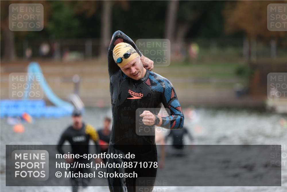 14.09.2025 - Stadtparktriathlon Michael Strokosch http://msf.ph/oto/8871078 14.09.2025 11:31:01 Schwimmen 1048, 1099, 1101, 1112 meine-sportfotos.de