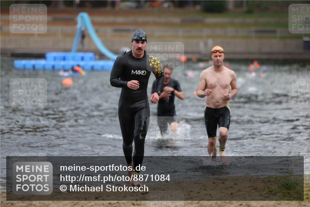 14.09.2025 - Stadtparktriathlon Michael Strokosch http://msf.ph/oto/8871084 14.09.2025 11:31:04 Schwimmen 1048, 1099, 1101, 1112 meine-sportfotos.de