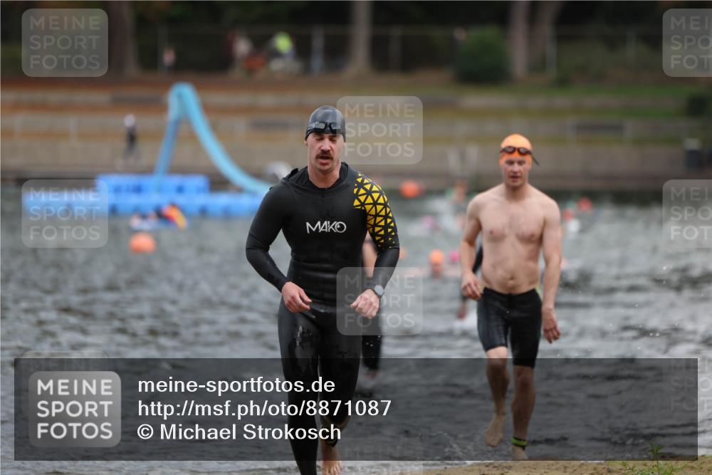 14.09.2025 - Stadtparktriathlon Michael Strokosch http://msf.ph/oto/8871087 14.09.2025 11:31:05 Schwimmen 1027, 1048, 1099, 1101, 1112 meine-sportfotos.de