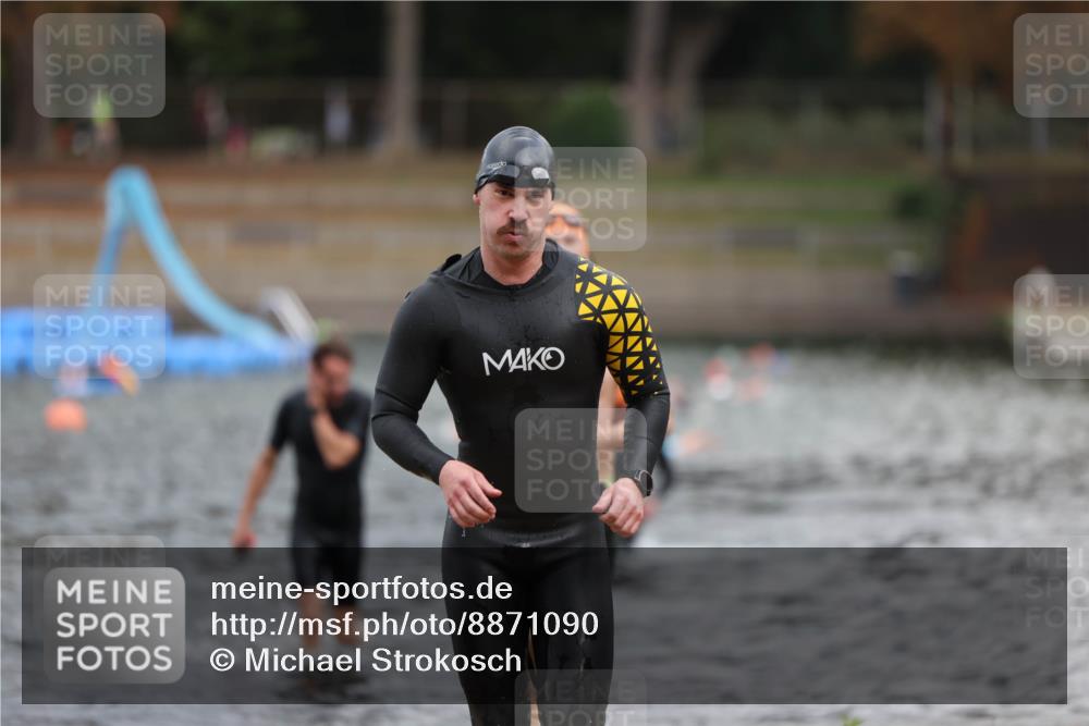 14.09.2025 - Stadtparktriathlon Michael Strokosch http://msf.ph/oto/8871090 14.09.2025 11:31:07 Schwimmen 1027, 1048, 1099, 1101 meine-sportfotos.de