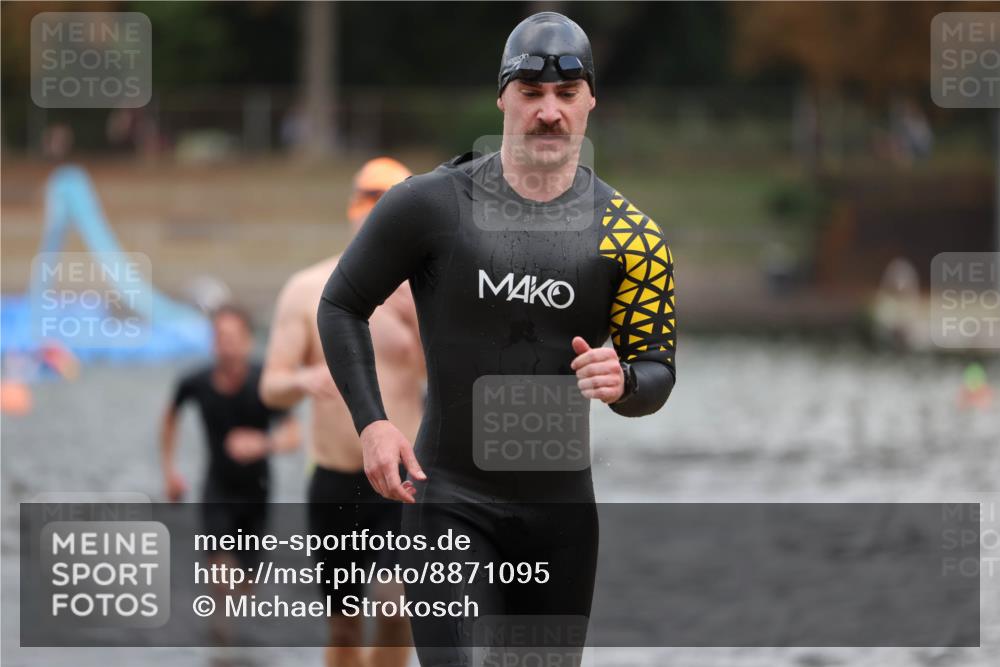 14.09.2025 - Stadtparktriathlon Michael Strokosch http://msf.ph/oto/8871095 14.09.2025 11:31:08 Schwimmen 1027, 1048, 1099, 1101 meine-sportfotos.de