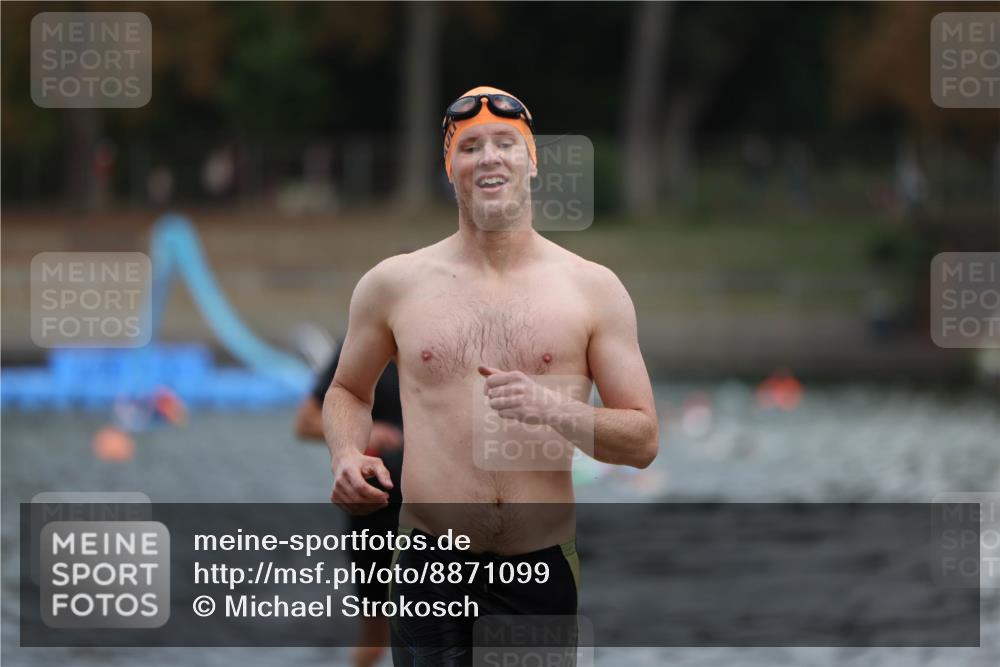 14.09.2025 - Stadtparktriathlon Michael Strokosch http://msf.ph/oto/8871099 14.09.2025 11:31:10 Schwimmen 1027, 1048, 1099, 1101 meine-sportfotos.de