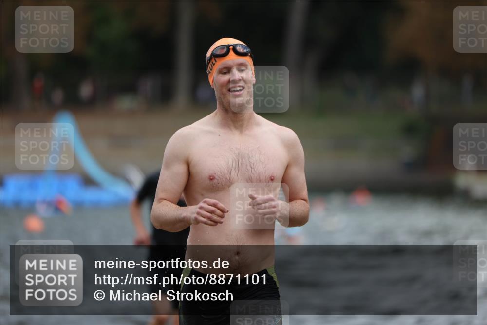 14.09.2025 - Stadtparktriathlon Michael Strokosch http://msf.ph/oto/8871101 14.09.2025 11:31:10 Schwimmen 1027, 1048, 1099, 1101 meine-sportfotos.de