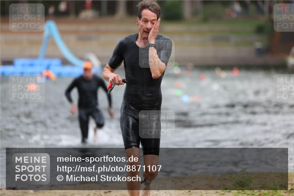 14.09.2025 - Stadtparktriathlon Michael Strokosch http://msf.ph/oto/8871107 14.09.2025 11:31:12 Schwimmen 1027, 1048, 1101 meine-sportfotos.de