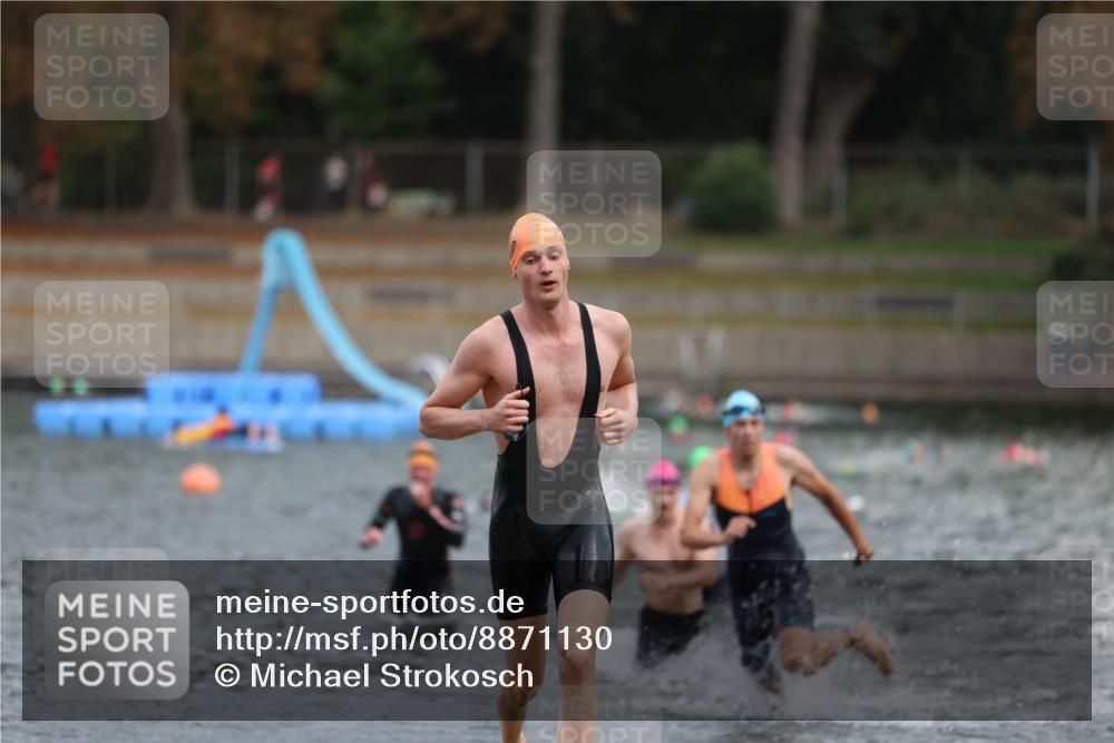 14.09.2025 - Stadtparktriathlon Michael Strokosch http://msf.ph/oto/8871130 14.09.2025 11:31:30 Schwimmen 1025, 1051, 1065, 1109 meine-sportfotos.de