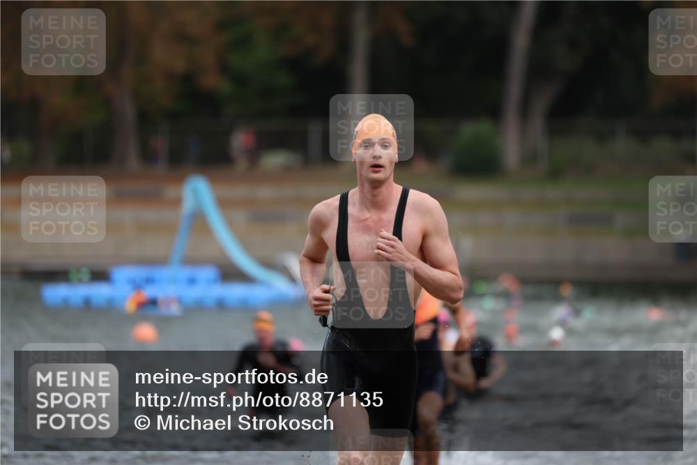 14.09.2025 - Stadtparktriathlon Michael Strokosch http://msf.ph/oto/8871135 14.09.2025 11:31:31 Schwimmen 1025, 1051, 1065, 1109 meine-sportfotos.de
