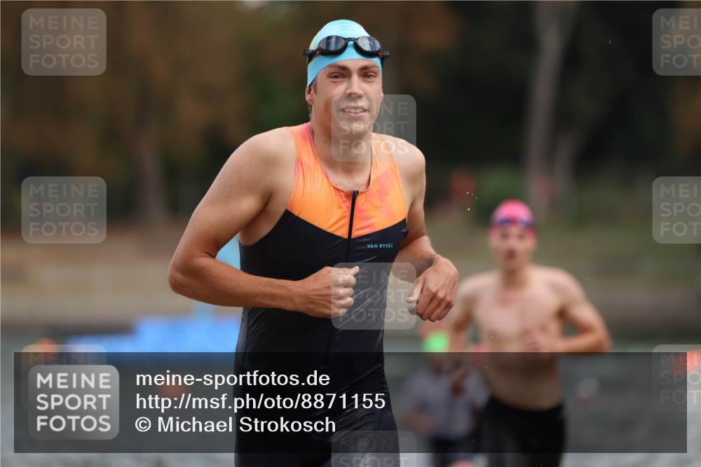 14.09.2025 - Stadtparktriathlon Michael Strokosch http://msf.ph/oto/8871155 14.09.2025 11:31:36 Schwimmen 1025, 1051, 1062, 1065, 1109 meine-sportfotos.de