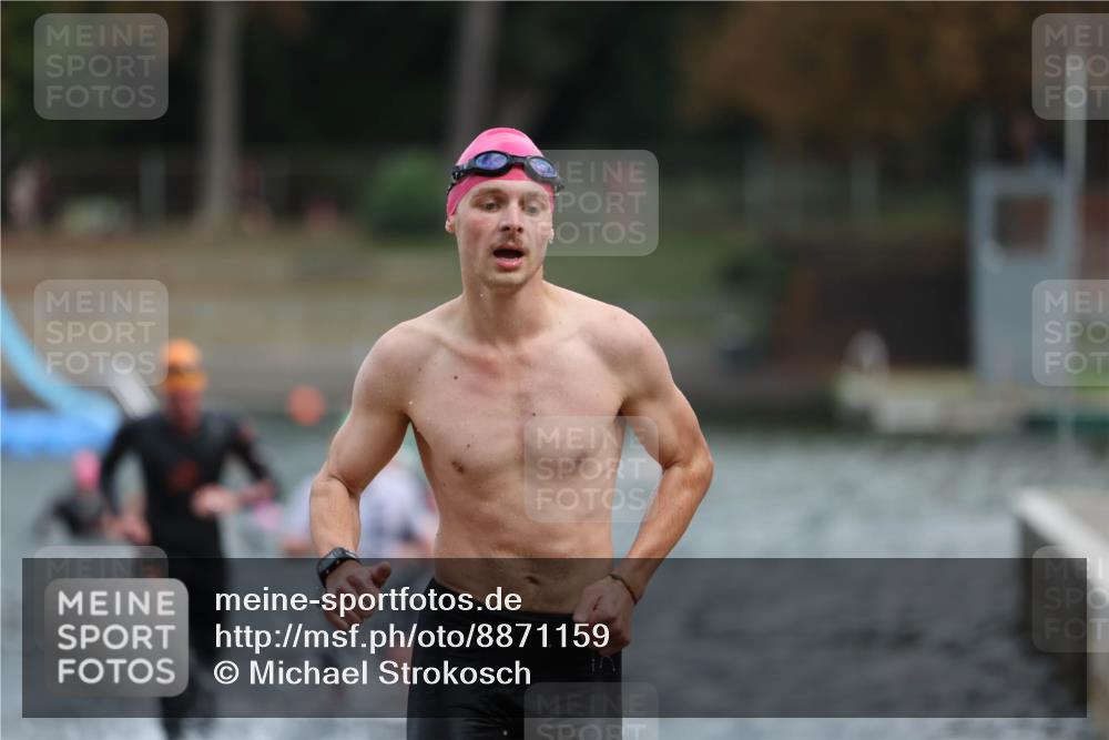 14.09.2025 - Stadtparktriathlon Michael Strokosch http://msf.ph/oto/8871159 14.09.2025 11:31:38 Schwimmen 1025, 1039, 1062, 1065, 1109 meine-sportfotos.de