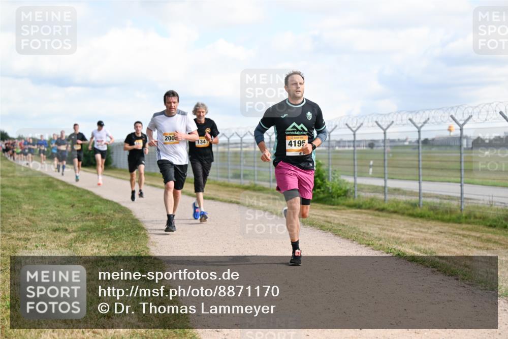 14.09.2025 - Airport Race Dr. Thomas Lammeyer http://msf.ph/oto/8871170 14.09.2025 12:15:45 Laufen 200, 134, 4195, 415 meine-sportfotos.de