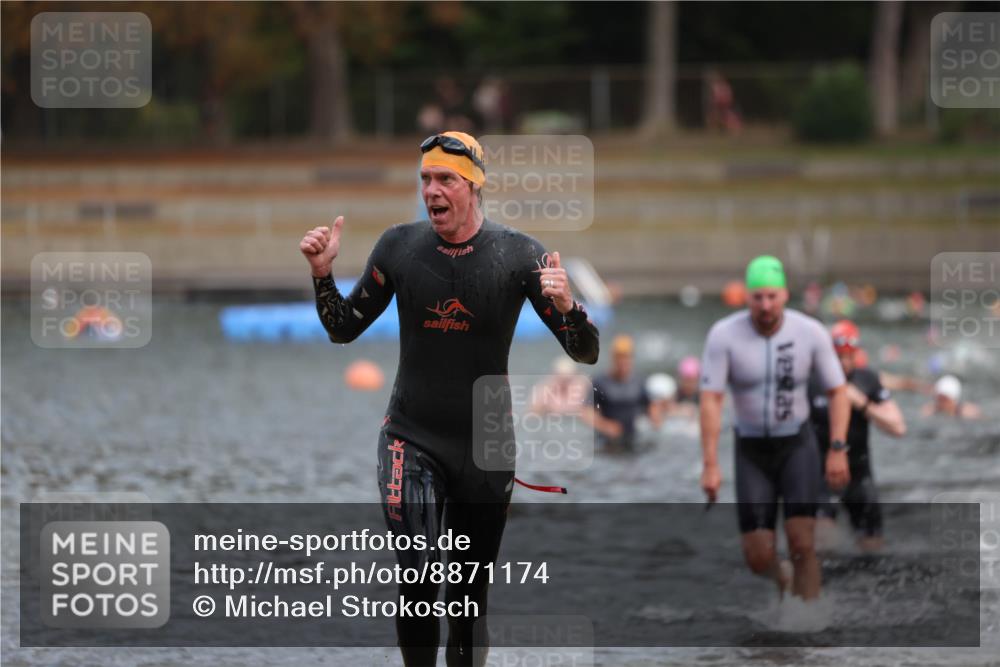 14.09.2025 - Stadtparktriathlon Michael Strokosch http://msf.ph/oto/8871174 14.09.2025 11:31:41 Schwimmen 1025, 1039, 1062, 1065 meine-sportfotos.de