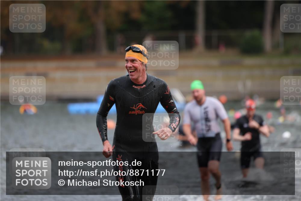 14.09.2025 - Stadtparktriathlon Michael Strokosch http://msf.ph/oto/8871177 14.09.2025 11:31:41 Schwimmen 1025, 1039, 1062, 1065 meine-sportfotos.de